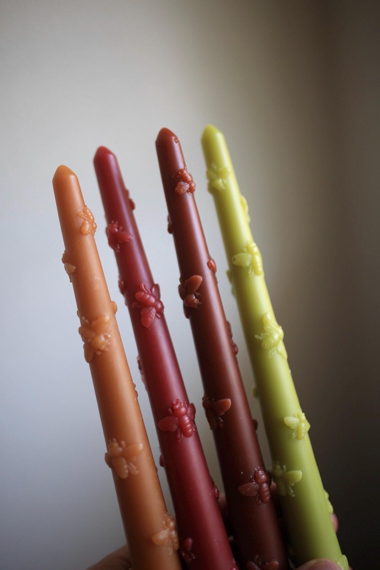 Beeswax Taper Candles with Bee Pattern – Elegant Dinner Candles – Natural Handcrafted Gift, Patterned bee candles