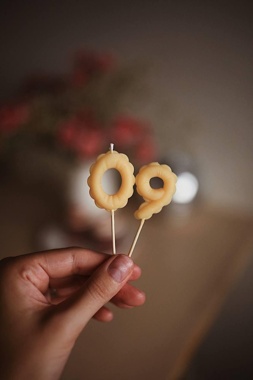 Classic Beeswax Number Candle for Birthday Cakes 3