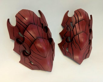 Monster Hunter World: modello/progetto cosplay con armatura per bicipiti e tracolla Odogaron