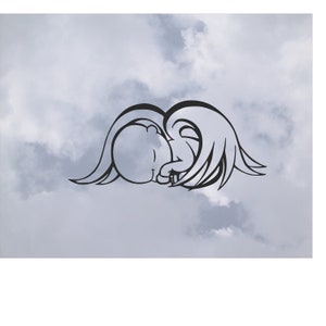 Bébé enveloppé dans des ailes d'ange, amour de bébé, fausse couche de bébé, bébé protégé, bébé ange, bébé arc-en-ciel SVG