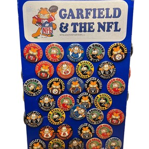 présentoir de magasin en carton vintage/ensemble complet de 40 pièces boutons de l'équipe de football Garfield 1990//original rare//broches de 1,75"/équipes de football