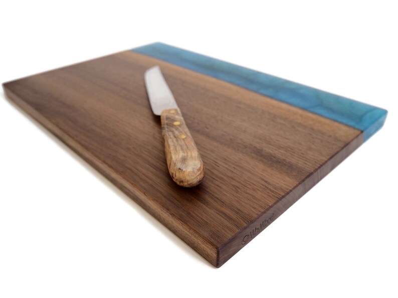 Cutting and Serving board in solid wood and epoxy resin, rectang Cutting and Serving board in solid wood and epoxy resin, rectang