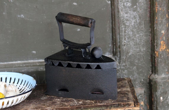 Cast Iron Charcoal Cast Iron Primitive Flat Iron Sad Iron Antique Iron With Lid Coal Iron French Iron Laundry Room Decor