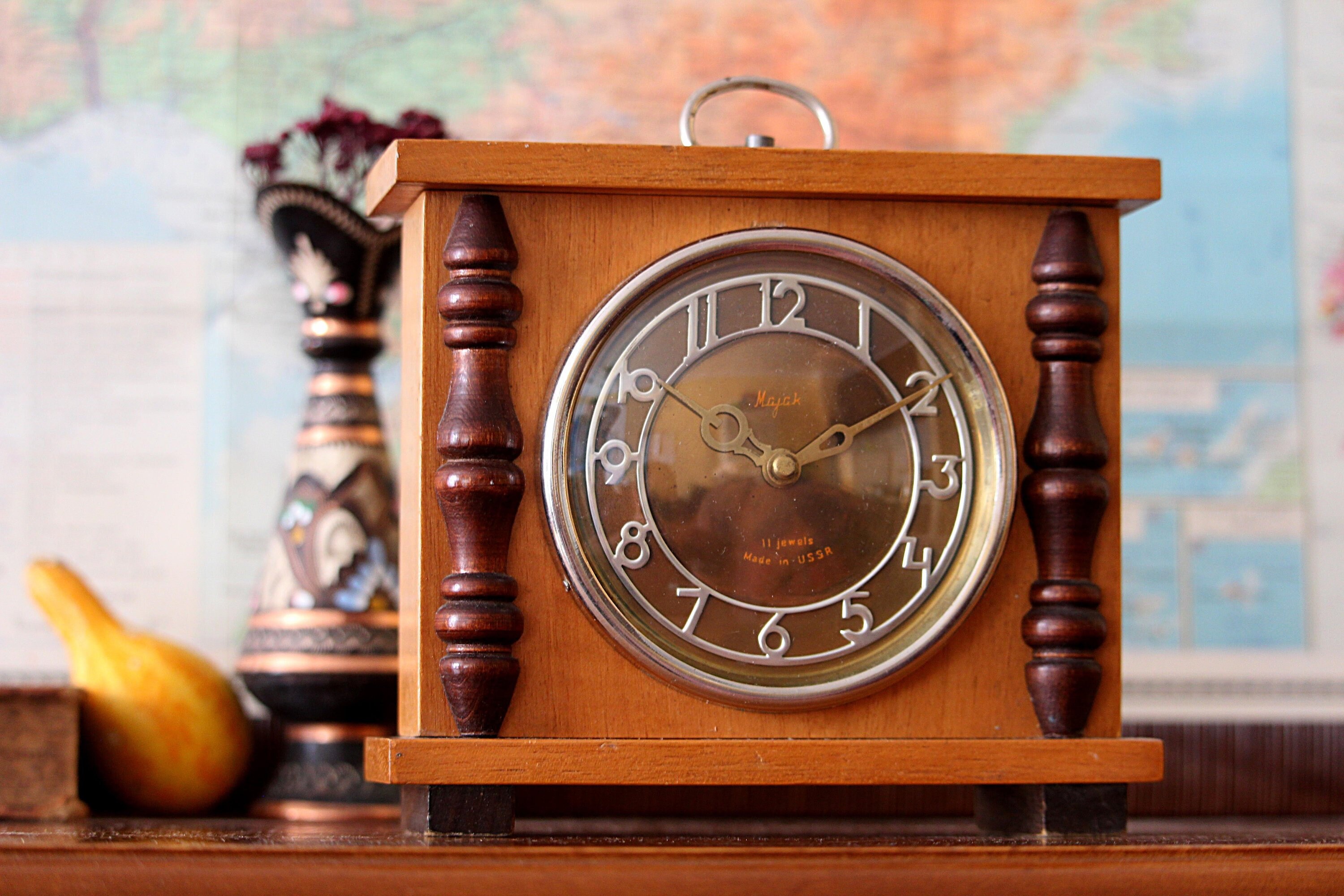 Wooden Mechanical Desk Clock Vintage Mantel Table 50