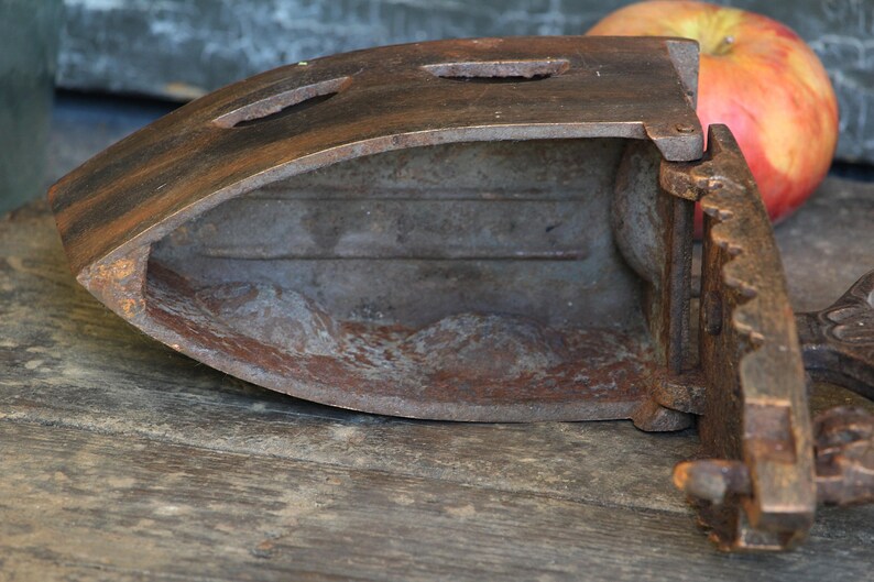 Cast Iron Charcoal Cast Iron Primitive Flat Iron Sad Iron Antique Iron With Lid Coal Iron French Iron Laundry Room Decor
