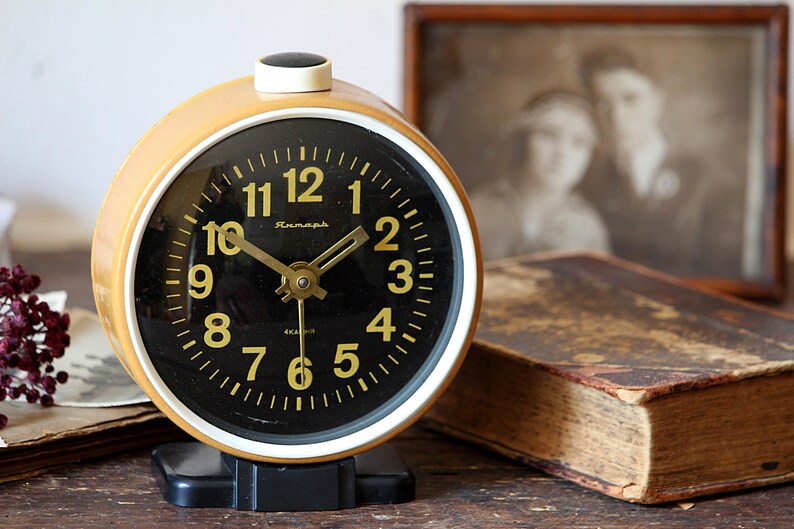 Retro Desk Clock Soviet Mechanical Russian Bedroom Table Black Dial Office Gift Housewarming