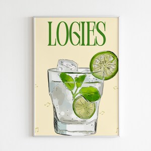 Pode incluir: Um cartaz amarelo com a palavra "LOGIES" em texto verde. Um copo de &aacute;gua com gelo, uma fatia de lim&atilde;o e folhas de hortel&atilde; &eacute; ilustrado no centro do cartaz.
