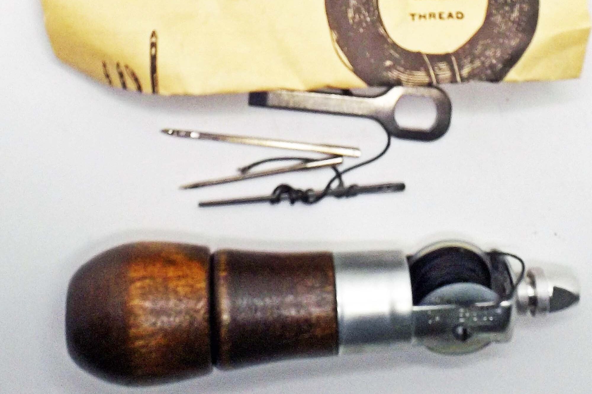 STEWART MANUFACTURING Seamstress - awl with thread