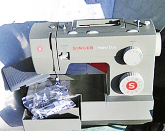 Singer 4452 Heavy Duty Sewing Machine With Manual Excellent Condition!!!