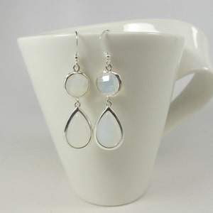 Pendientes blanco polvo, joyería nupcial, pendientes de ópalo blanco, joyería de boda, joyería de dama de honor, pendientes de lágrima blanca, regalo para mujer /6