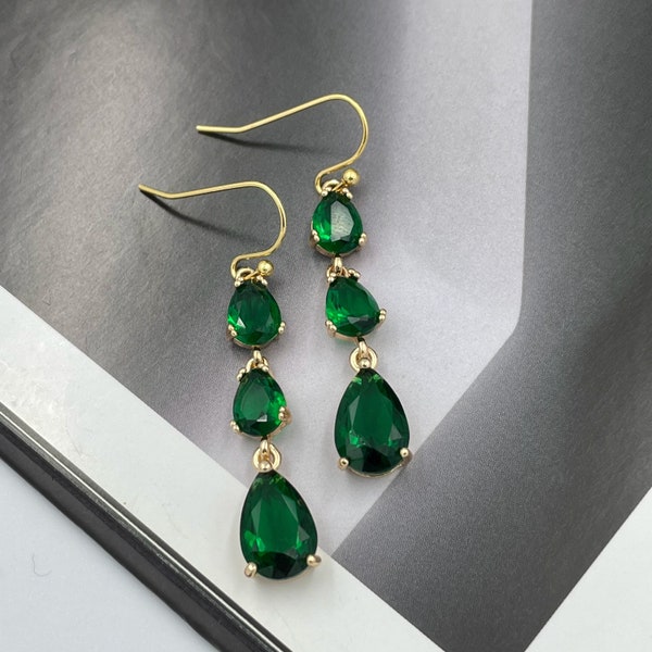 Pendientes de cristal verde esmeralda, pendientes colgantes verde esmeralda, joyería de boda, pendientes de lágrima verde, regalo de dama de honor, pendientes verdes /2