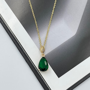 Emerald Green Teardrop Charm Necklace, Emerald Green Teardrop Pendant Necklace, Emerald Green Charm Necklace, Gold Layering Necklace |11