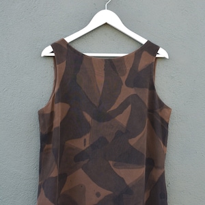 Vestido de seda pintado a mano, vestido midi sin mangas con estampado abstracto marrón y negro, Art to Wear