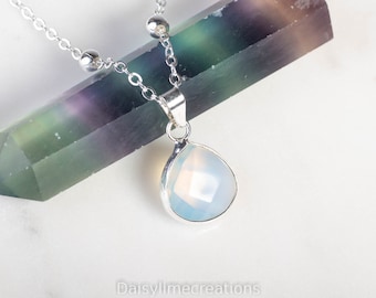 Collier pendentif opaline Collier minimaliste Collier plaqué argent Collier femme Collier chaîne satellite Cadeau