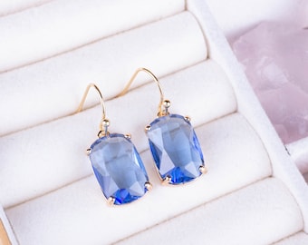 Orecchini in cristallo blu Orecchini blu zaffiro Orecchini per tutti i giorni Orecchini minimal versatili Orecchini classici essenziali Regalo di San Valentino