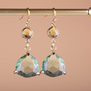 Boucles d&#39;oreilles vert péridot Boucles d&#39;oreilles polyvalentes Boucles d&#39;oreilles en cristal de verre Boucles d&#39;oreilles pendantes classiques Cadeau pour femme Boucles d&#39;oreilles tendance cadeau pour elle