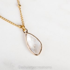 Clear Crystal Pendant Necklace Quartz Pendant Gold Satellite Chain 18K Gold Plated Ladies Necklace Gift Gemstone Pendant Necklace