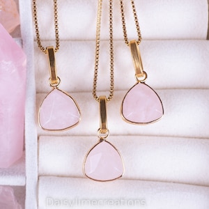 Collar de cuarzo rosa collar de piedras preciosas collar de cadena chapada en oro colgante de cuarzo rosa regalo para ella / collar minimalista