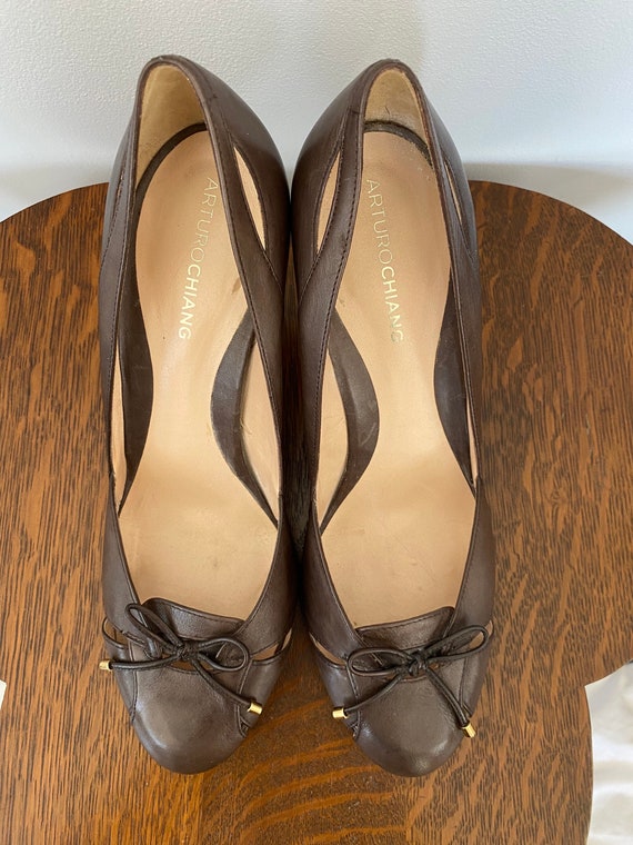 NWOT Arturo Chiang Brown Leather Pumps - image 1