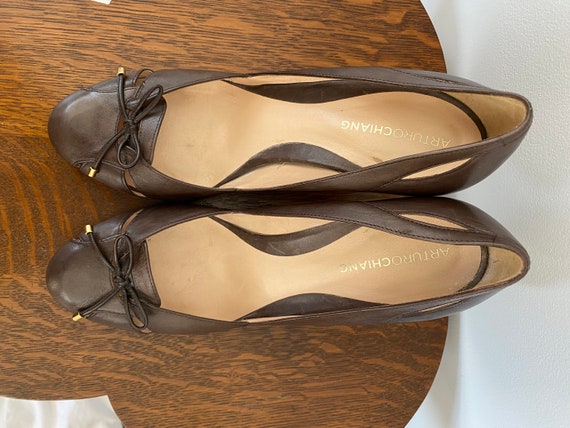 NWOT Arturo Chiang Brown Leather Pumps - image 2