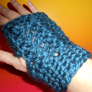 Hand Warmers - Gloves - Women&#39;s Accessories - Women&#39;s Clothing - Accessories - Blue - White - Clothing