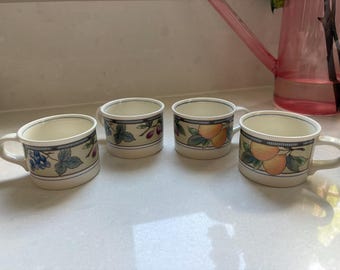 Vintage set van 4 Mikasa diepdruk tuinoogst CAC29 koffie-theekopjes fruit aardewerk mokken