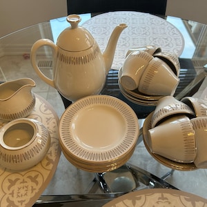 Royal Knight Traditional Dinnerware Set - 44pcs Staffordshire England China Classic Tableware Timeless Gold Gift Elegant Collection Party