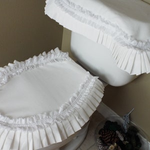 White Toilet Cover. Ruffles Cover. Toilet Lid Cover. Toilet Tank Cover. Bathroom decor. Oval. Lace. Cover, Toilet cover. Personalized Gifts.