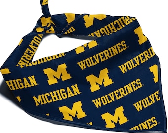 Bandana de los Michigan Wolverines de la NCAA para perros y gatos / Apta para mascotas de todos los tamaños / Con licencia oficial / Un regalo ideal