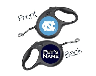 UNC Tar Heels | Intrekbare hondenuitlaatlijn | Officieel gelicentieerde | Gepersonaliseerd voor uw huisdier