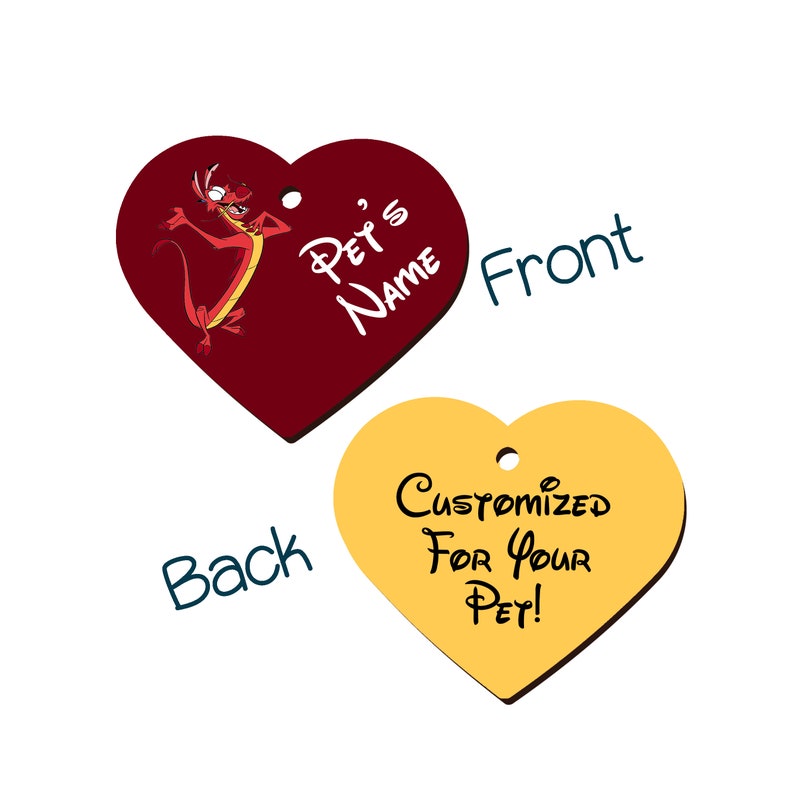 Puede incluir: Etiqueta para mascotas en forma de coraz&oacute;n rojo con un drag&oacute;n rojo de dibujos animados y el texto "Pet's Name". La parte posterior de la etiqueta es amarilla y dice "Customized For Your Pet!"