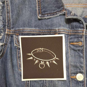 Col à pointes, écusson, écusson en toile, écusson en tissu, écusson de col à crampons, écusson pour arme, bricolage, écusson punk, collier, rebelle, rébellion, punk, émeute