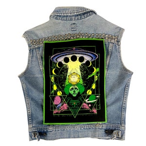 UFO, back patch, ufo patch, alien, enlightenment, cotton patch, DIY, canvas patch, punk patch, space, outer space, universe, Vitruvian Man