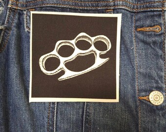 Brass Knuckles, parche, parche de lona, parche de tela, parche de arma, bricolaje, parche punk, parche Brass Knuckles, rebelde, rebelión, punk, disturbios