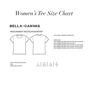 K&ouml;nnte beinhalten: Eine Gr&ouml;&szlig;entabelle f&uuml;r Damen-T-Shirts, die die Ma&szlig;e in Zoll f&uuml;r Brustumfang und K&ouml;rperl&auml;nge vom h&ouml;chsten Punkt der Schulter anzeigt. Die Tabelle umfasst die Gr&ouml;&szlig;en S, M, L und XL. Der Stoff wird als 52% gek&auml;mmte und ringgesponnene Baumwolle, 48% Polyester, 100% gek&auml;mmte und ringgesponnene Baumwolle, 90% gek&auml;mmte und ringgesponnene Baumwolle, 10% Polyester, 99% gek&auml;mmte und ringgesponnene Baumwolle, 1% Polyester beschrieben.