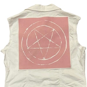 pastel goth, pentacle, patch op de achterkant, roze pentacle, pentagram, roze goth, heksachtig, roze, pastel, doe-het-zelf, pentagram, roze pentagram, babygoth,