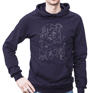 Pode incluir: Uma jaqueta de moletom azul marinho com um gráfico branco de uma configuração de mesa, incluindo um computador, um monitor, um teclado, um mouse, uma cadeira e outros acessórios. O gráfico é um desenho isométrico detalhado com partes numeradas.