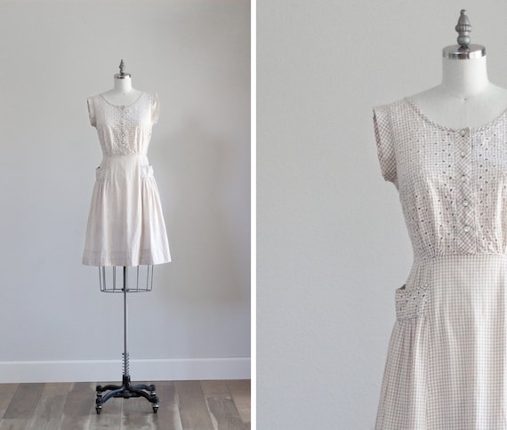 Tan Gingham Vintage Dress with Pockets . 1940s Cot