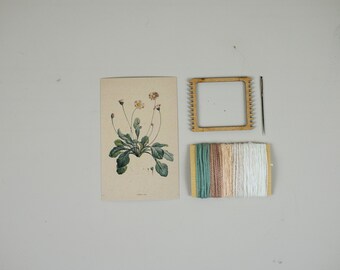 Botanical Daisy Weaving Kit, Small Loom, Natural Art Yarns
