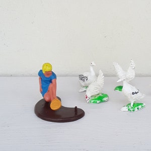 Bundle of vintage Britains Ltd toy farm animals, ducks and figures. Mixed lot of Britains Vintage farm toys. Britains LTD farm animal toys
