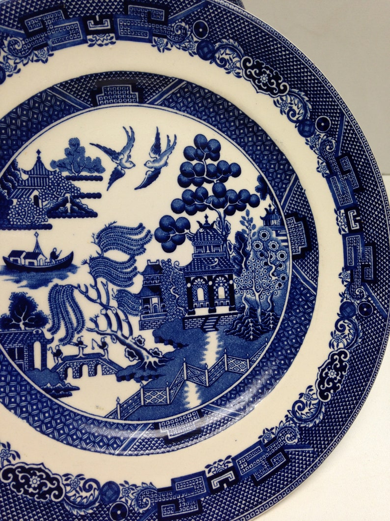 Vintage Pair of 1970/'s Old Willow Johnson Bros Pottery 10 inch Dinner Plates some chips Blue and White pattern in reasonable condition