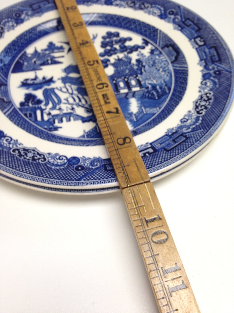 Vintage Pair of 1970/'s Old Willow Johnson Bros Pottery 10 inch Dinner Plates some chips Blue and White pattern in reasonable condition