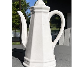 Tetera/cafetera hexagonal vintage de gres blanco Pfaltzgraff Heritage, años 60.