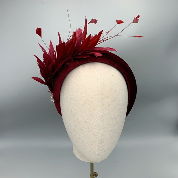 Burgunderrot gepolsterter Fascinator, Feder Fascinator