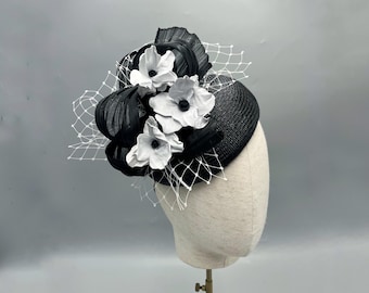 Sombrero tocado blanco y negro, día de carreras, mini sombrero