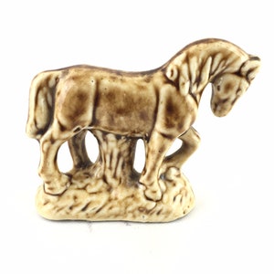 Vintage British Pottery Horse Figurine: Caramel Brown Glaze, Wade Style