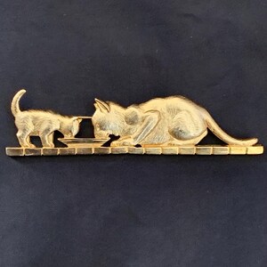 Vintage Gold Plated Cat & Kitten Brooch: Mid-Century Costume Jewelry