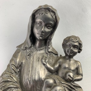 Vintage Zinn Madonna mit Kind Wandbehang: Religiöse Statue