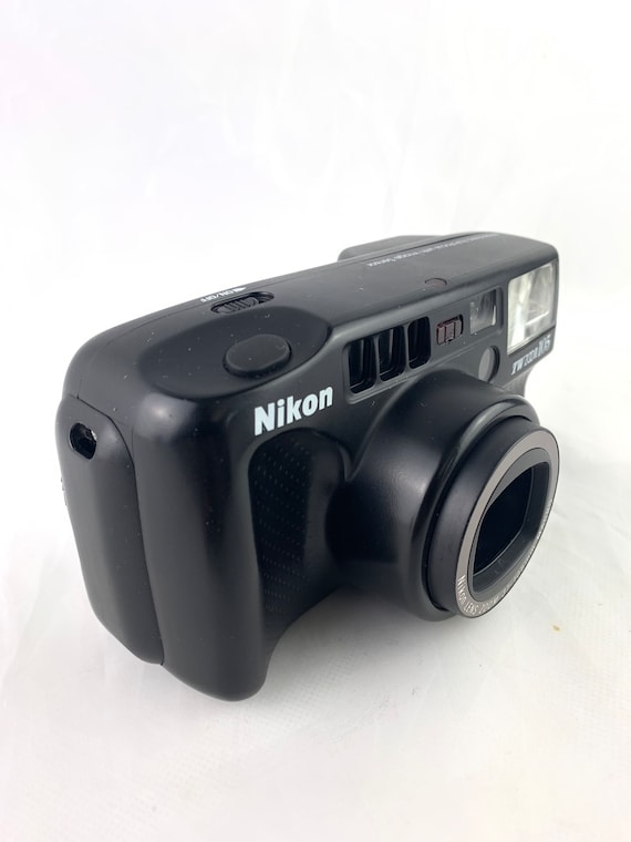 ビンテージ Nikon TW Zoom 105: ワールドタイム デイトバック 35 mm