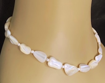 Vintage Mother of Pearl Beaded Necklace: Elegant Nacre Shell Jewelry